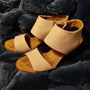 CUTE!! 🥰 Toms Heel Sandals
